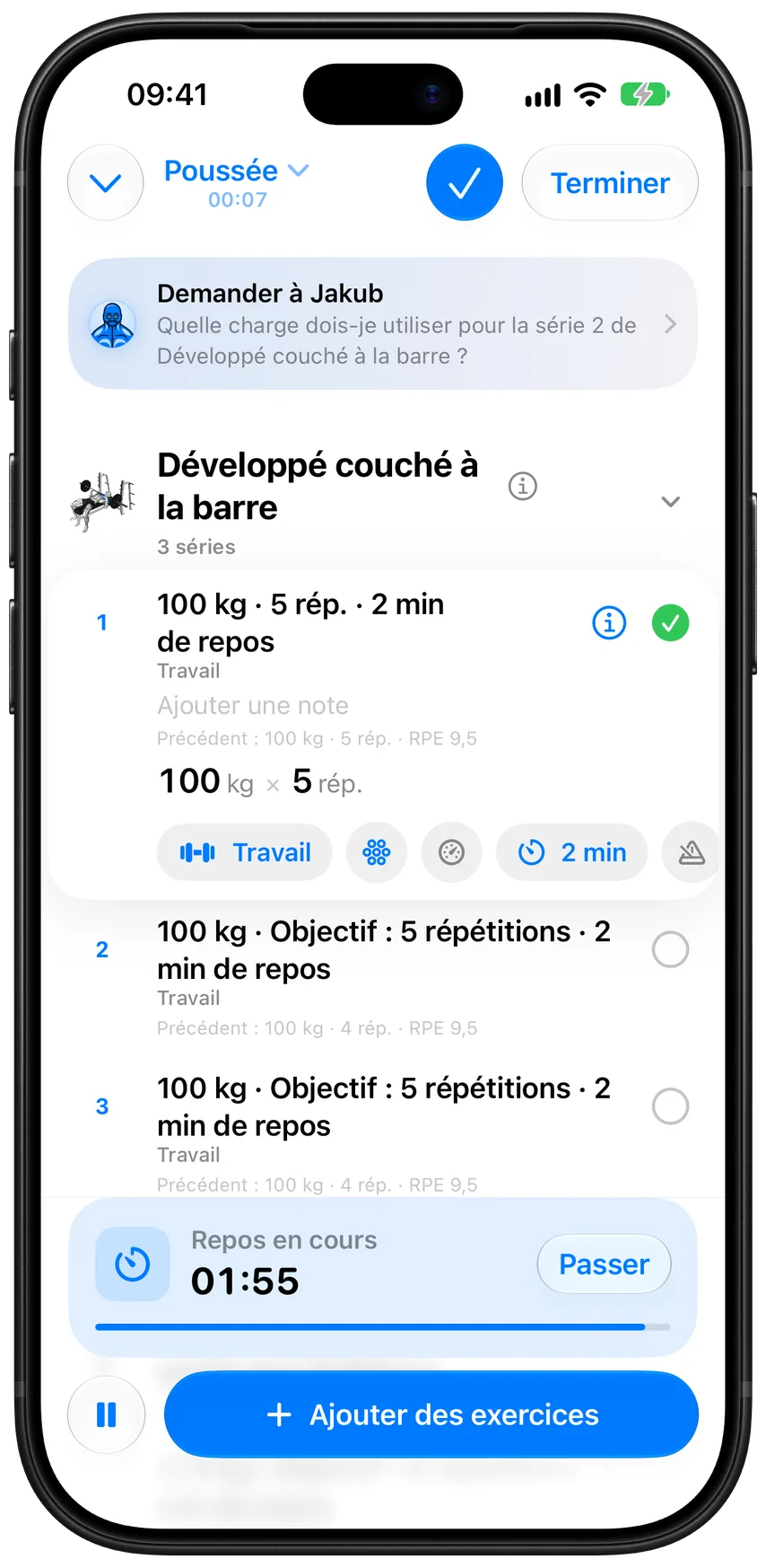 Un entraînement Push en cours dans Athleon&nbsp;: les séries de développé couché, la série suivante ouverte pour modification et le minuteur de repos