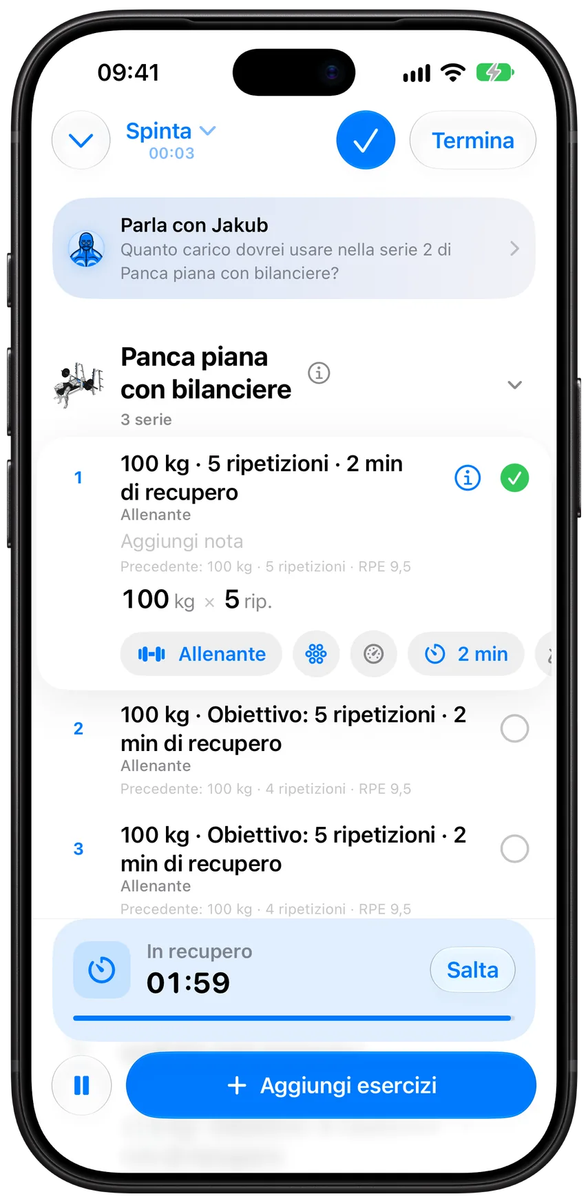 Un allenamento push in corso in Athleon: le serie di panca piana, la serie successiva aperta per la modifica e il timer di recupero